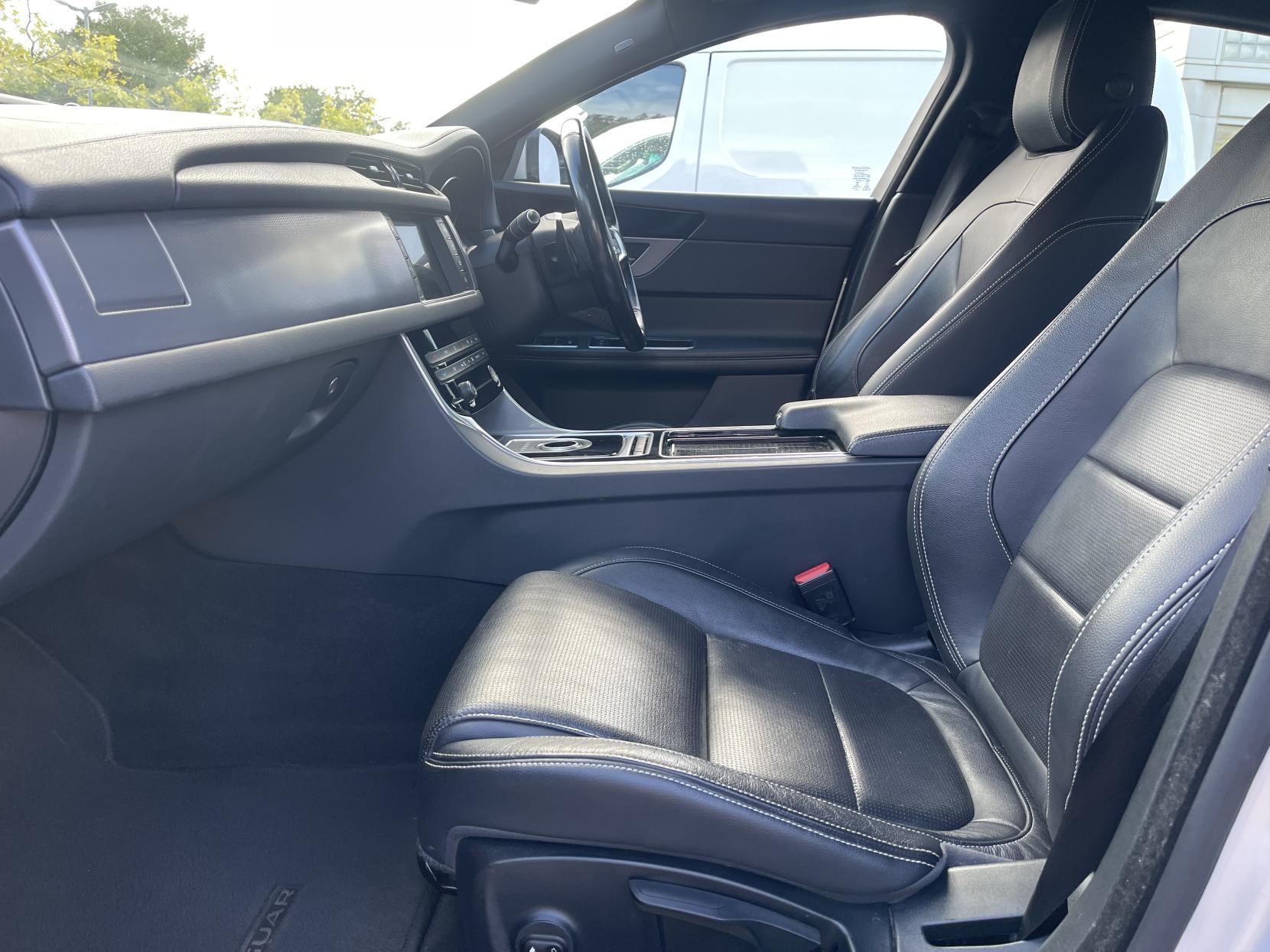 Jaguar XF 2.0d R-Sport Saloon 4dr Diesel Auto Euro 6 (s/s) (180 ps)