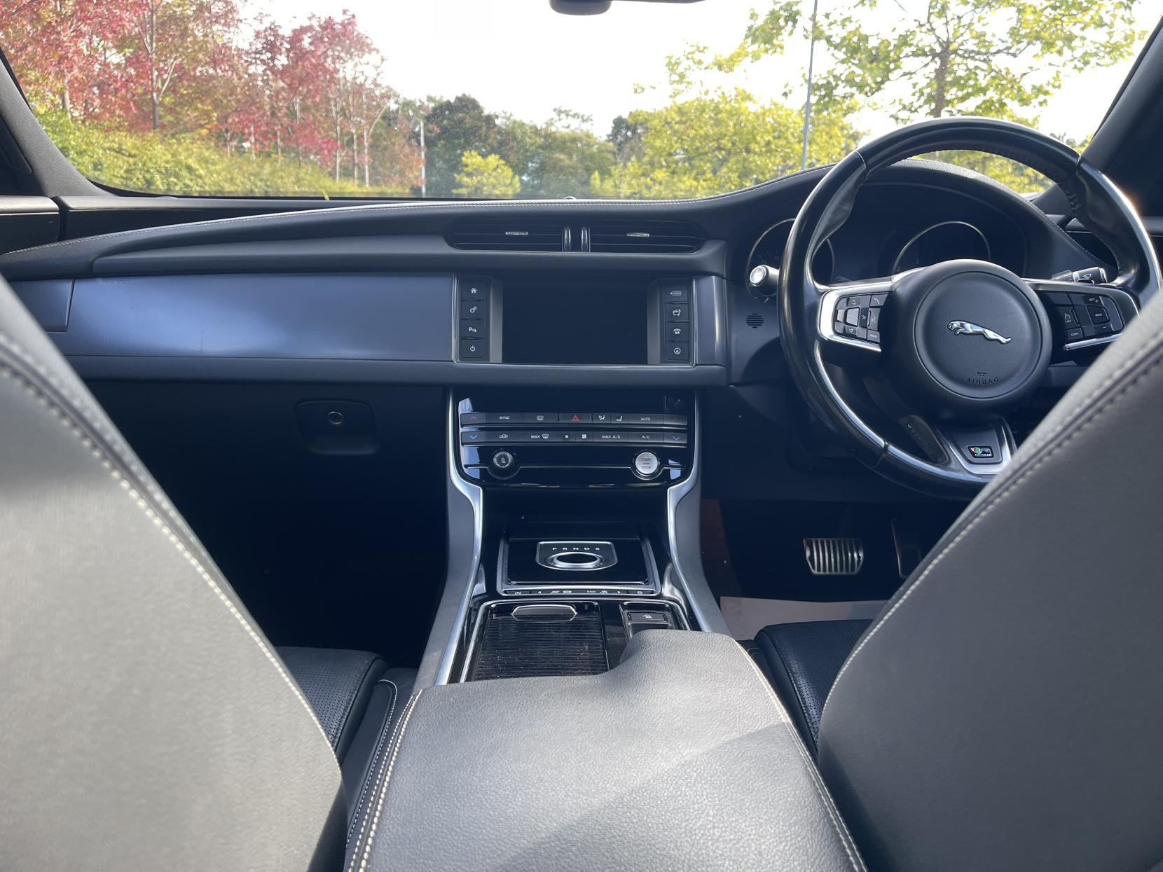 Jaguar XF 2.0d R-Sport Saloon 4dr Diesel Auto Euro 6 (s/s) (180 ps)