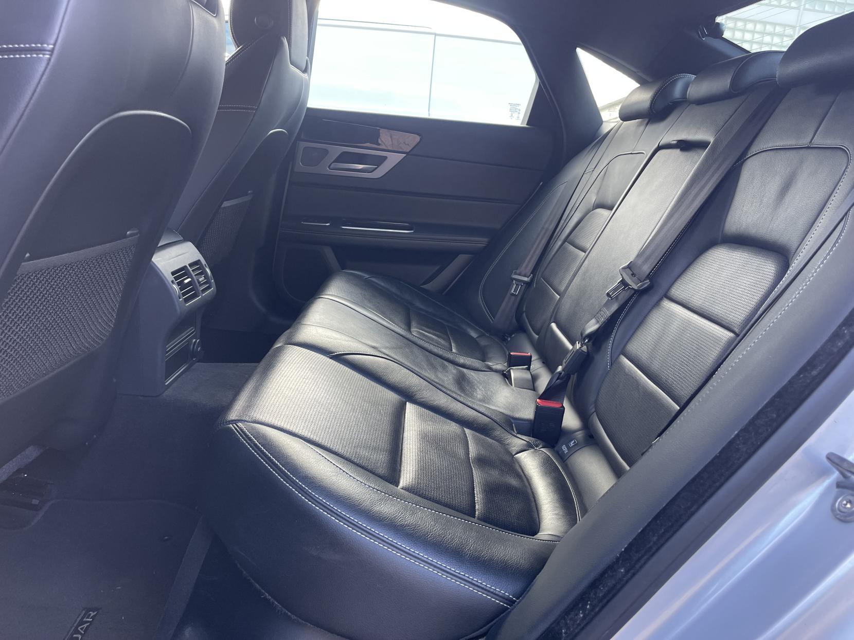 Jaguar XF 2.0d R-Sport Saloon 4dr Diesel Auto Euro 6 (s/s) (180 ps)