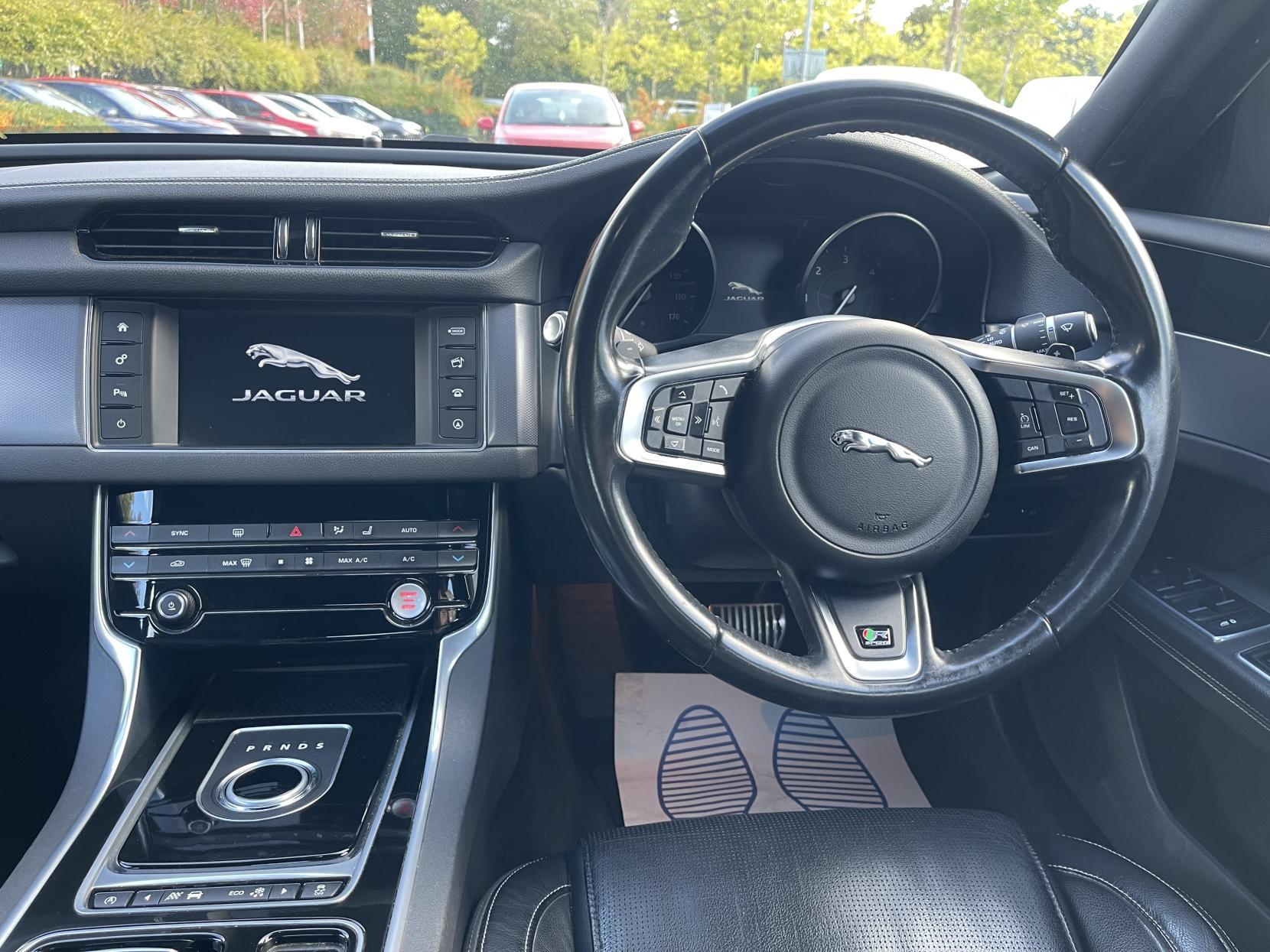 Jaguar XF 2.0d R-Sport Saloon 4dr Diesel Auto Euro 6 (s/s) (180 ps)