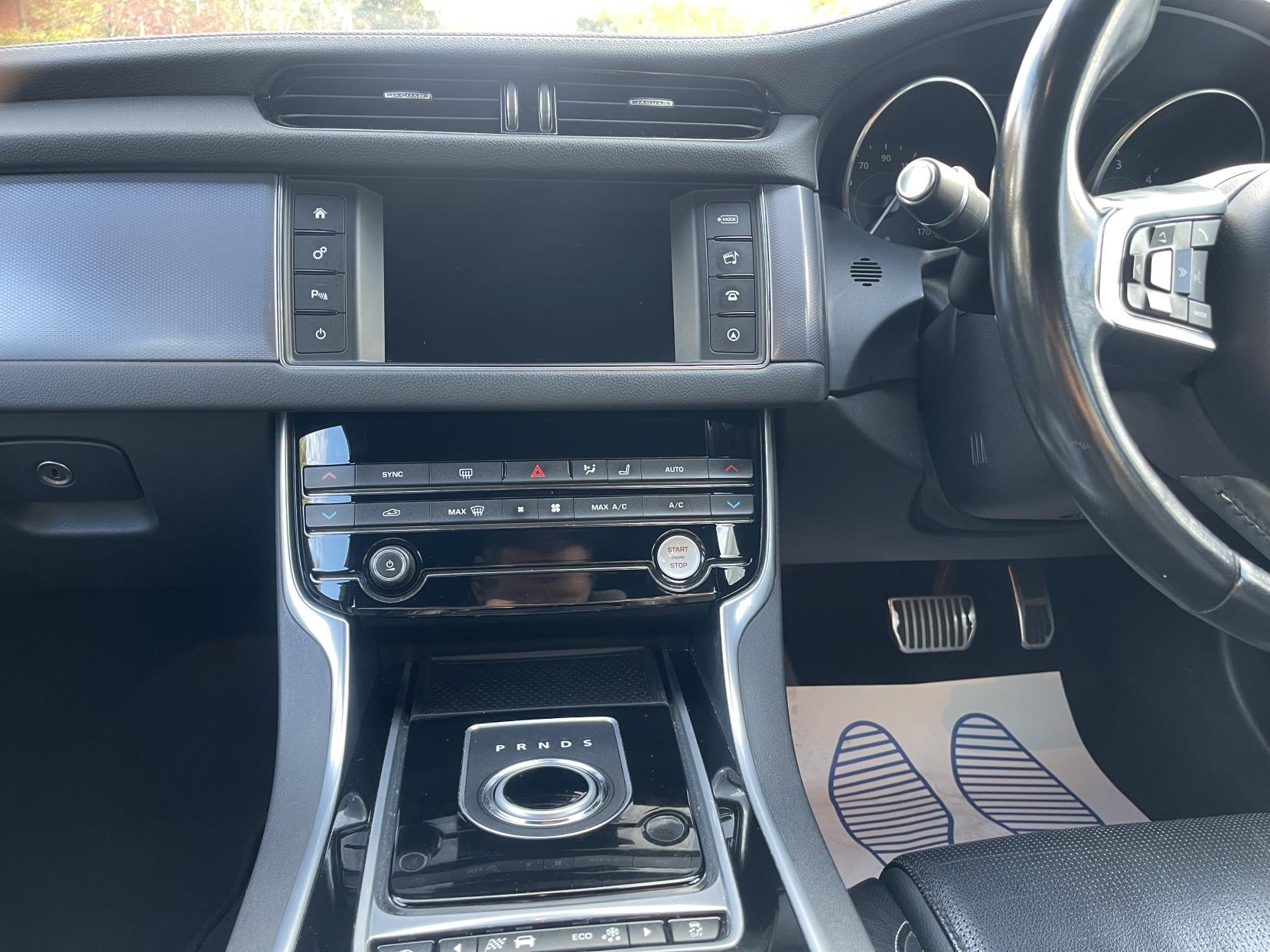 Jaguar XF 2.0d R-Sport Saloon 4dr Diesel Auto Euro 6 (s/s) (180 ps)