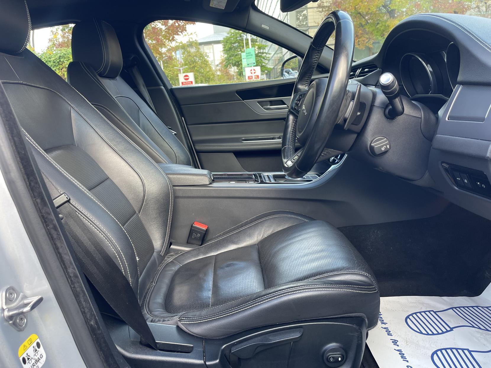 Jaguar XF 2.0d R-Sport Saloon 4dr Diesel Auto Euro 6 (s/s) (180 ps)