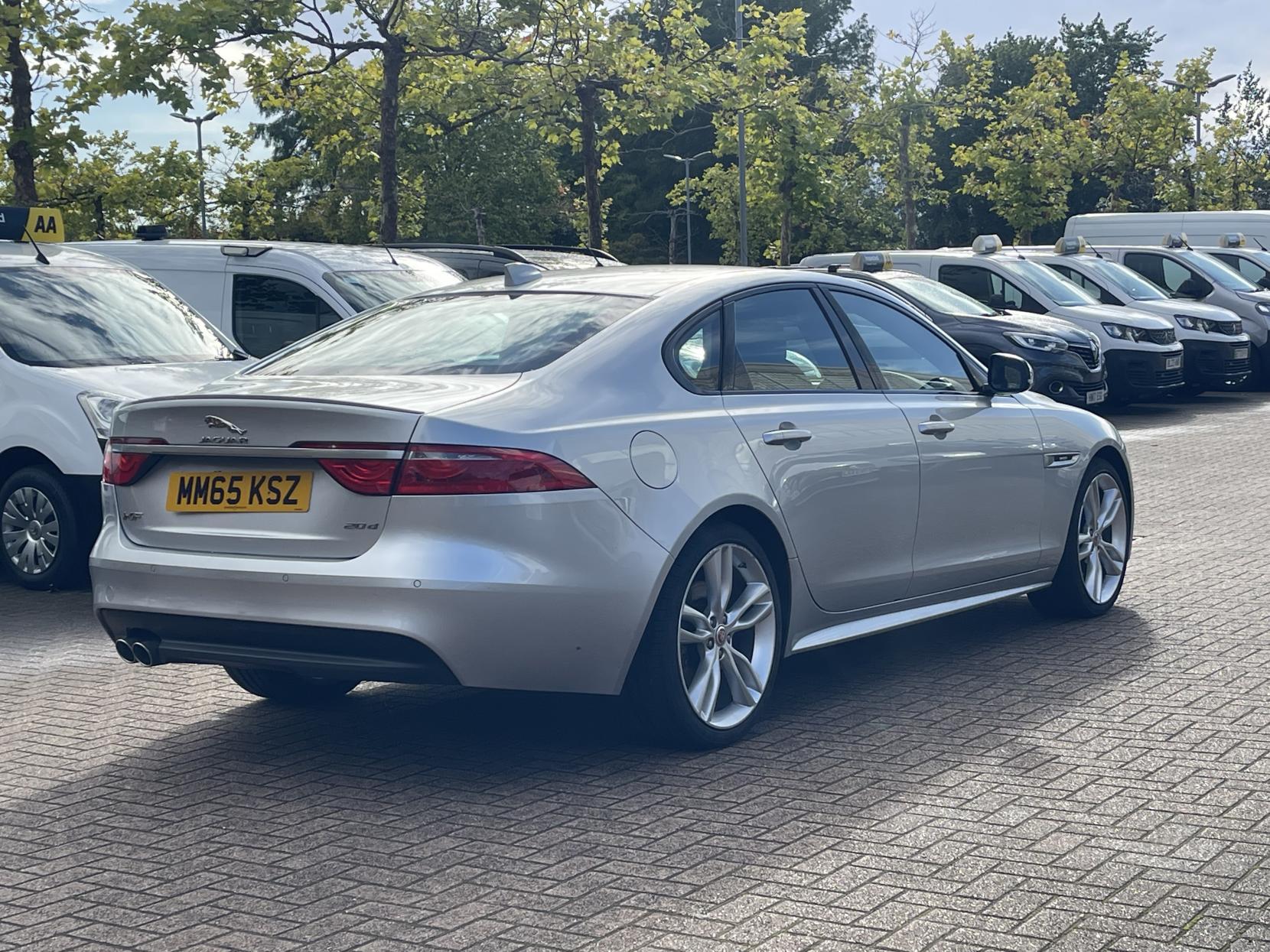 Jaguar XF 2.0d R-Sport Saloon 4dr Diesel Auto Euro 6 (s/s) (180 ps)