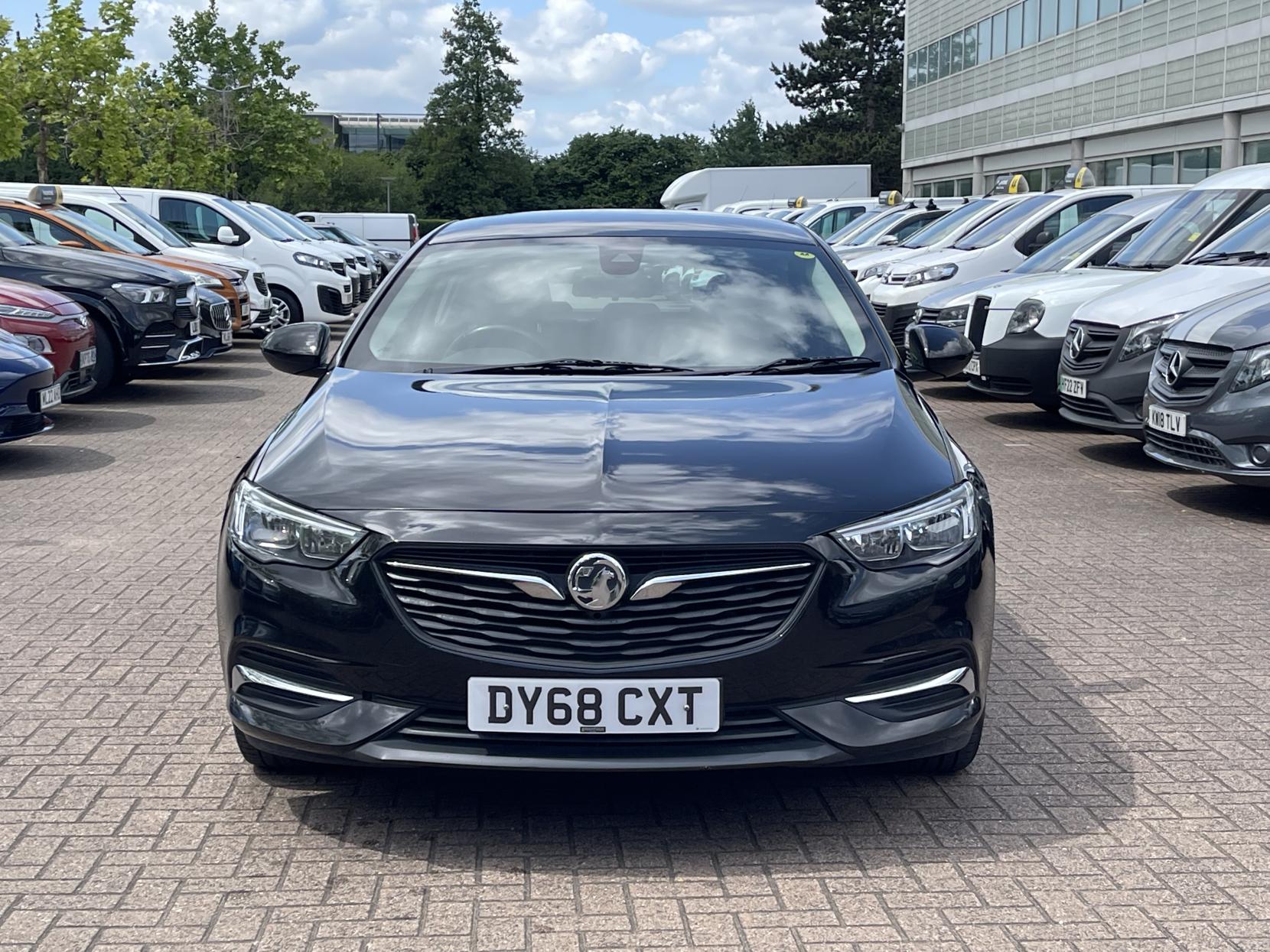 Vauxhall Insignia 1.6 Turbo D BlueInjection Design Nav Grand Sport 5dr Diesel Automatic Euro 6 (s/s) (136 ps)