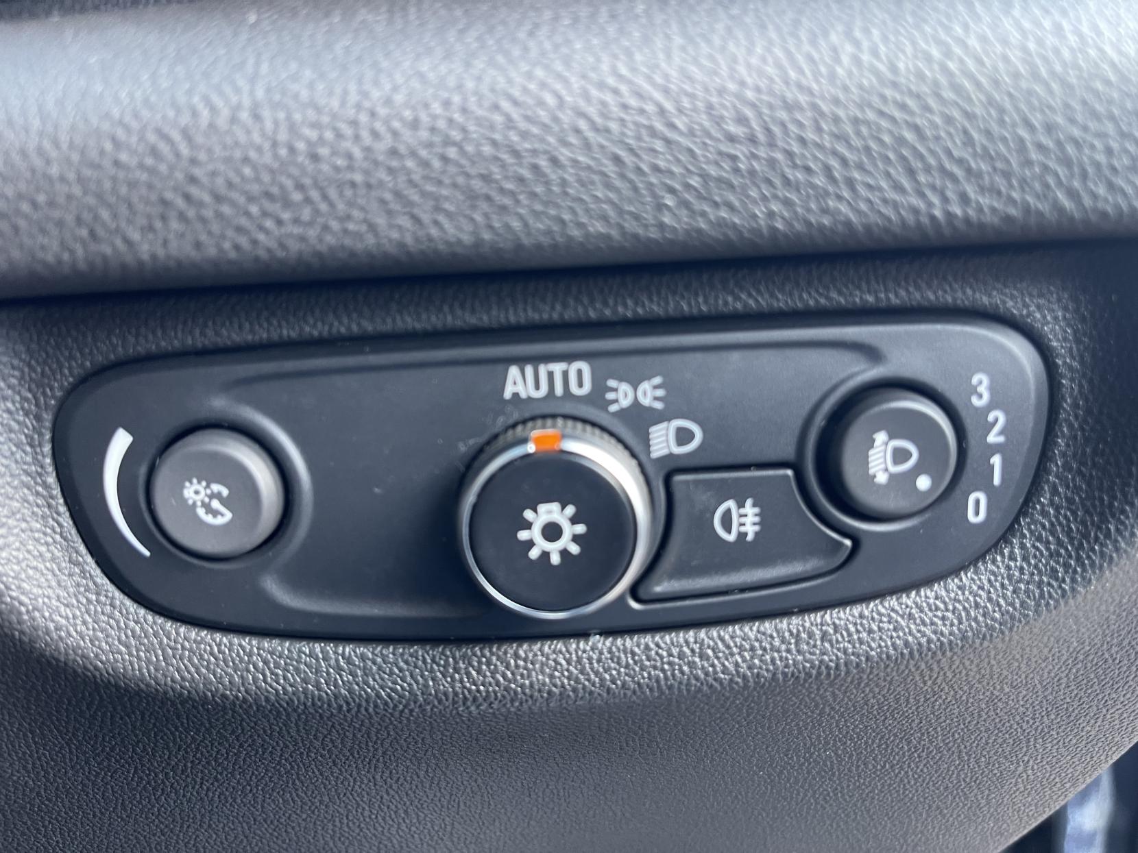Vauxhall Insignia 1.6 Turbo D BlueInjection Design Nav Grand Sport 5dr Diesel Automatic Euro 6 (s/s) (136 ps)