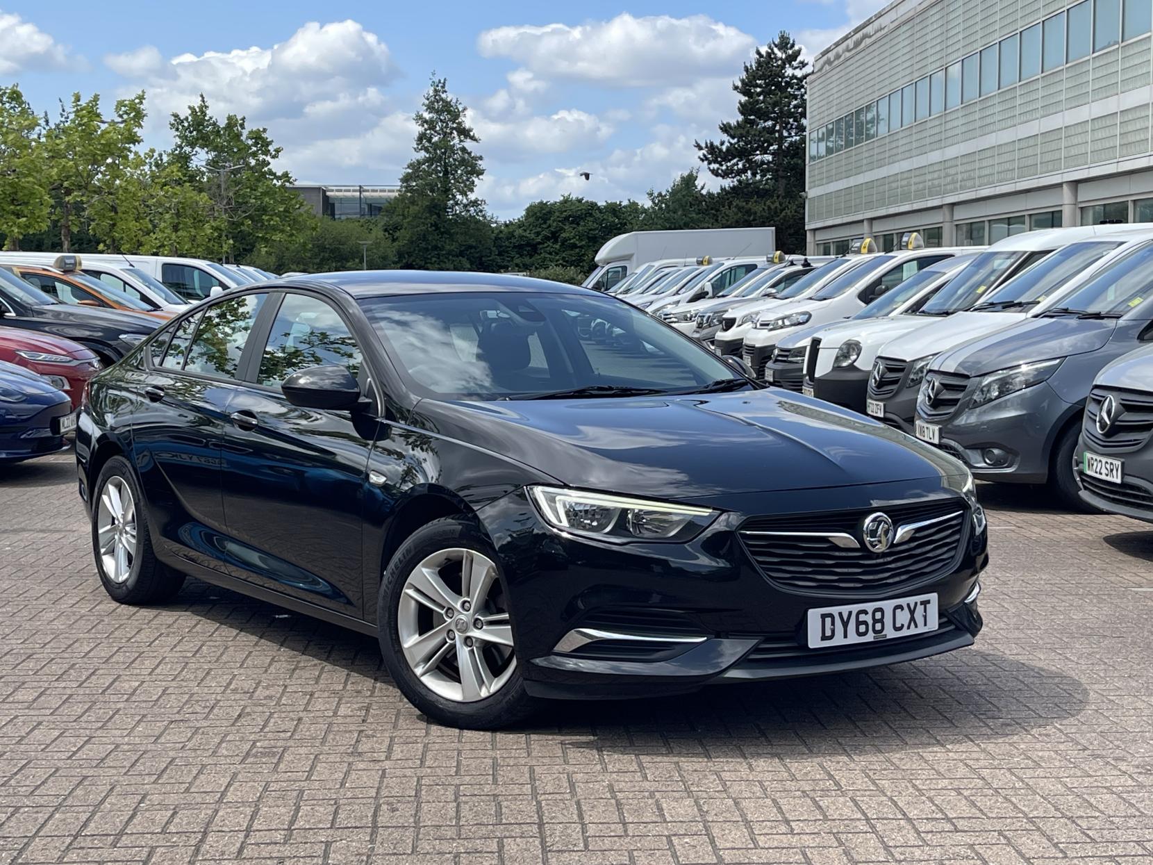 Vauxhall Insignia 1.6 Turbo D BlueInjection Design Nav Grand Sport 5dr Diesel Automatic Euro 6 (s/s) (136 ps)