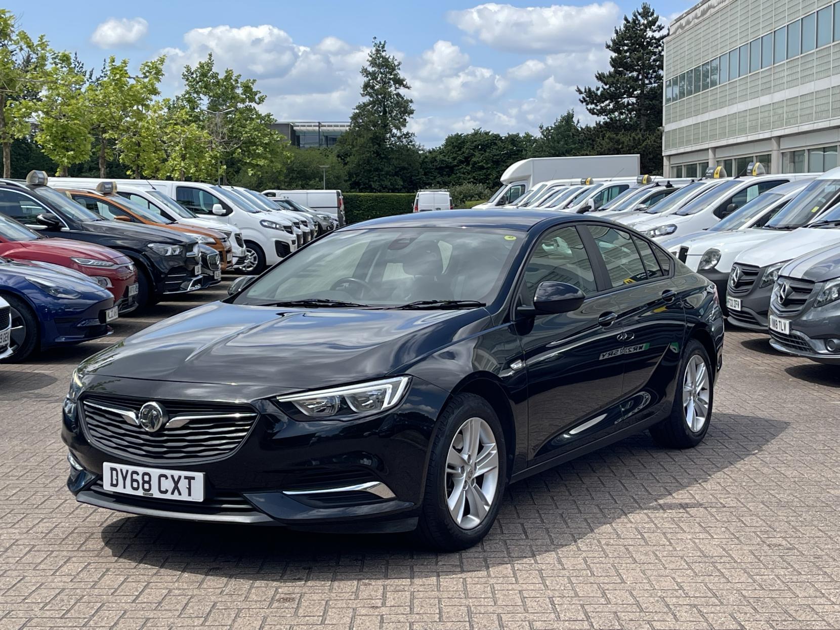 Vauxhall Insignia 1.6 Turbo D BlueInjection Design Nav Grand Sport 5dr Diesel Automatic Euro 6 (s/s) (136 ps)