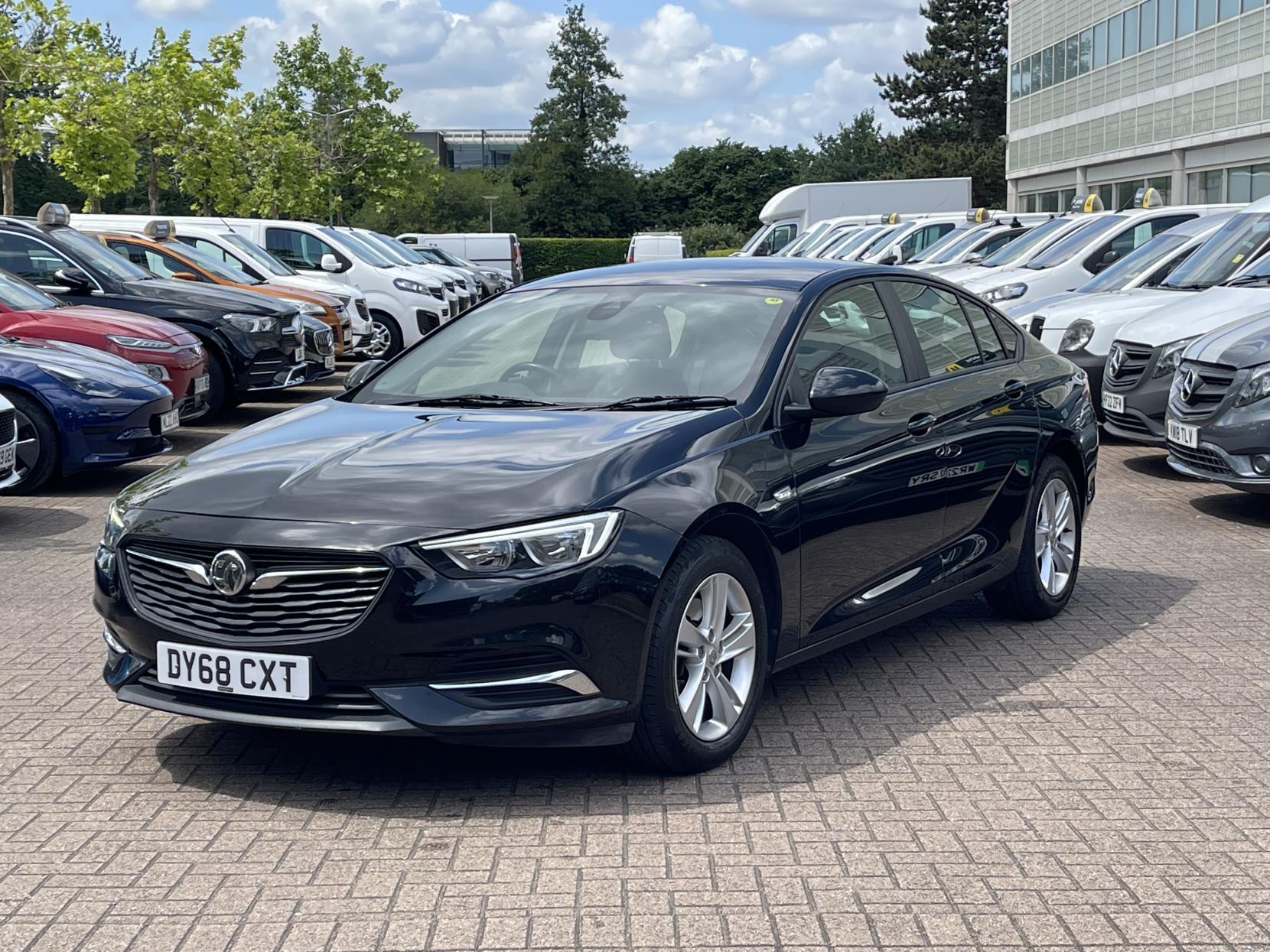Vauxhall Insignia 1.6 Turbo D BlueInjection Design Nav Grand Sport 5dr Diesel Automatic Euro 6 (s/s) (136 ps)
