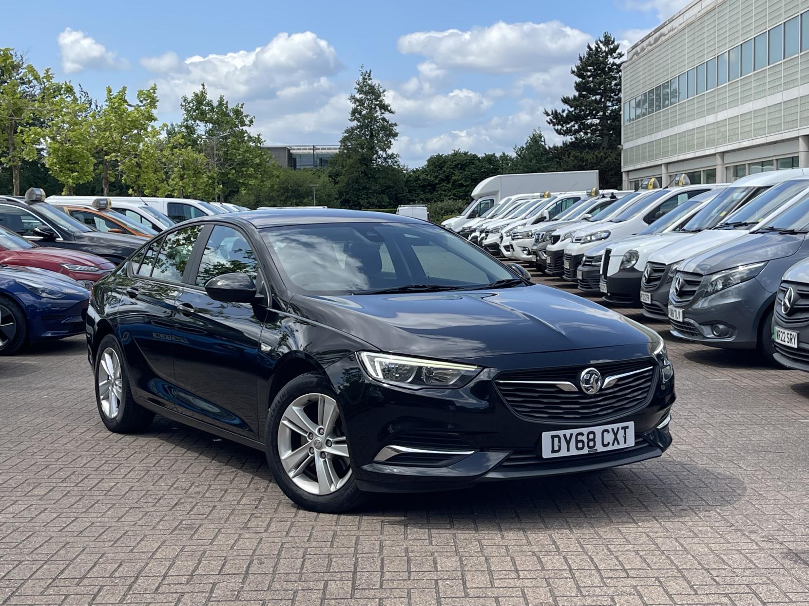 Vauxhall Insignia 1.6 Turbo D BlueInjection Design Nav Grand Sport 5dr Diesel Automatic Euro 6 (s/s) (136 ps)
