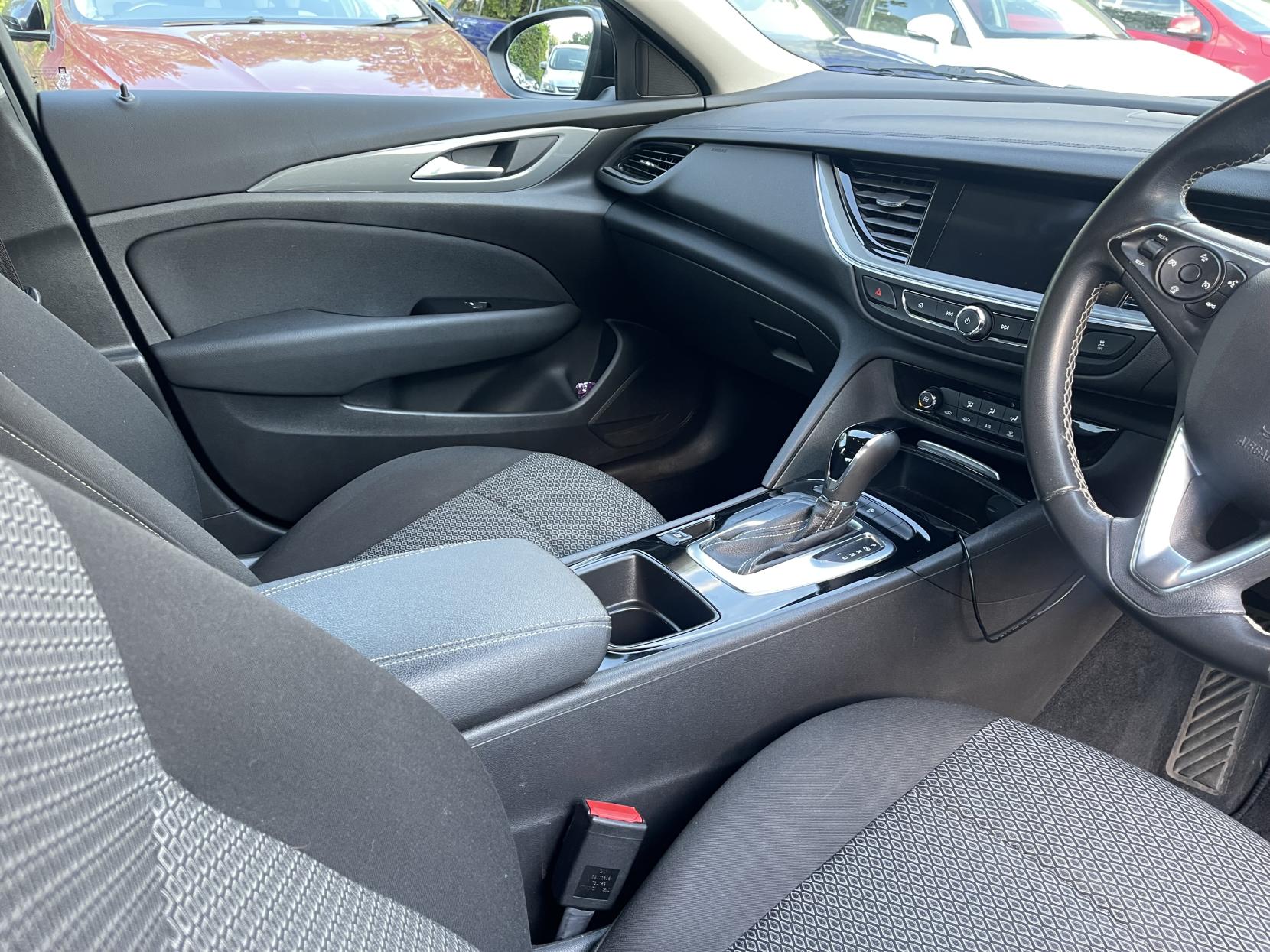 Vauxhall Insignia 1.6 Turbo D BlueInjection Design Nav Grand Sport 5dr Diesel Automatic Euro 6 (s/s) (136 ps)