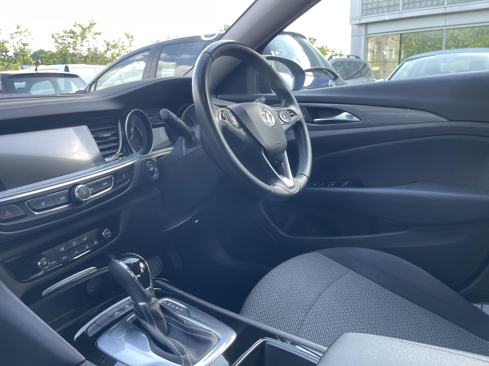 Vauxhall Insignia 1.6 Turbo D BlueInjection Design Nav Grand Sport 5dr Diesel Automatic Euro 6 (s/s) (136 ps)