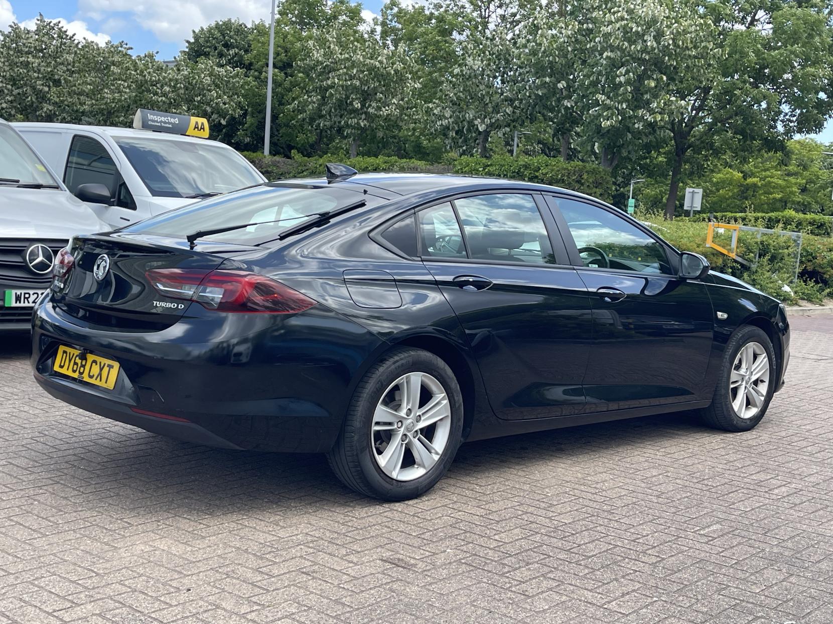 Vauxhall Insignia 1.6 Turbo D BlueInjection Design Nav Grand Sport 5dr Diesel Automatic Euro 6 (s/s) (136 ps)