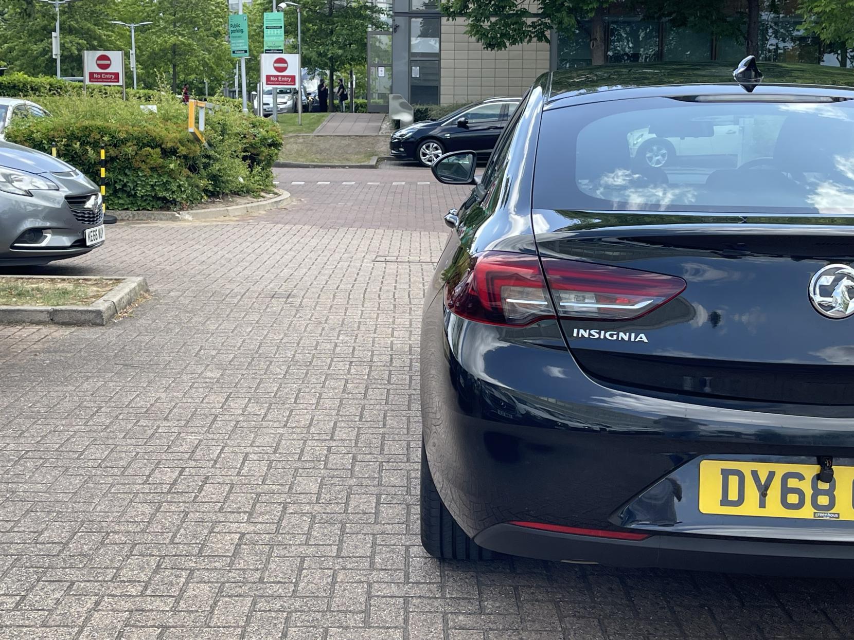 Vauxhall Insignia 1.6 Turbo D BlueInjection Design Nav Grand Sport 5dr Diesel Automatic Euro 6 (s/s) (136 ps)