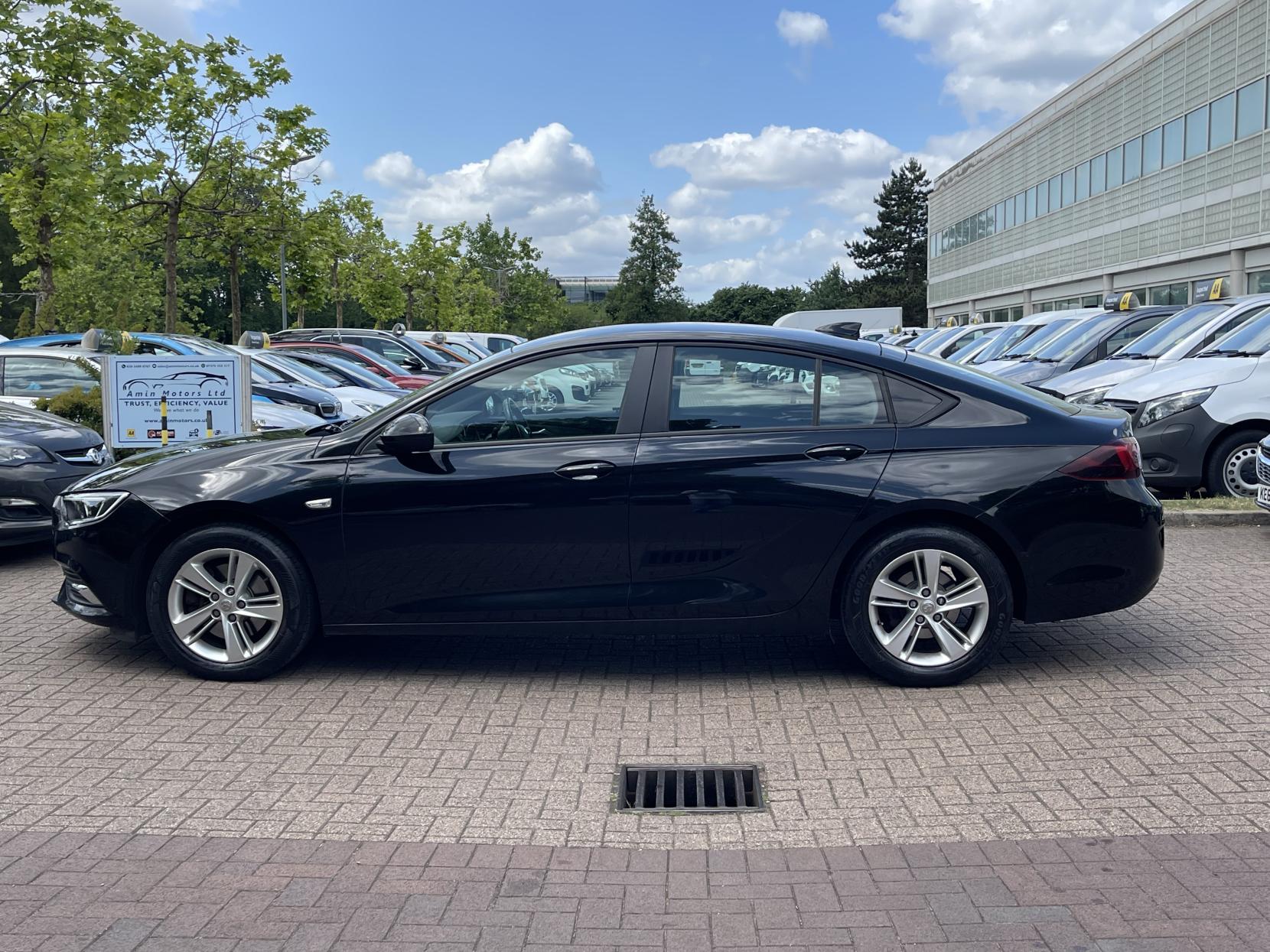 Vauxhall Insignia 1.6 Turbo D BlueInjection Design Nav Grand Sport 5dr Diesel Automatic Euro 6 (s/s) (136 ps)
