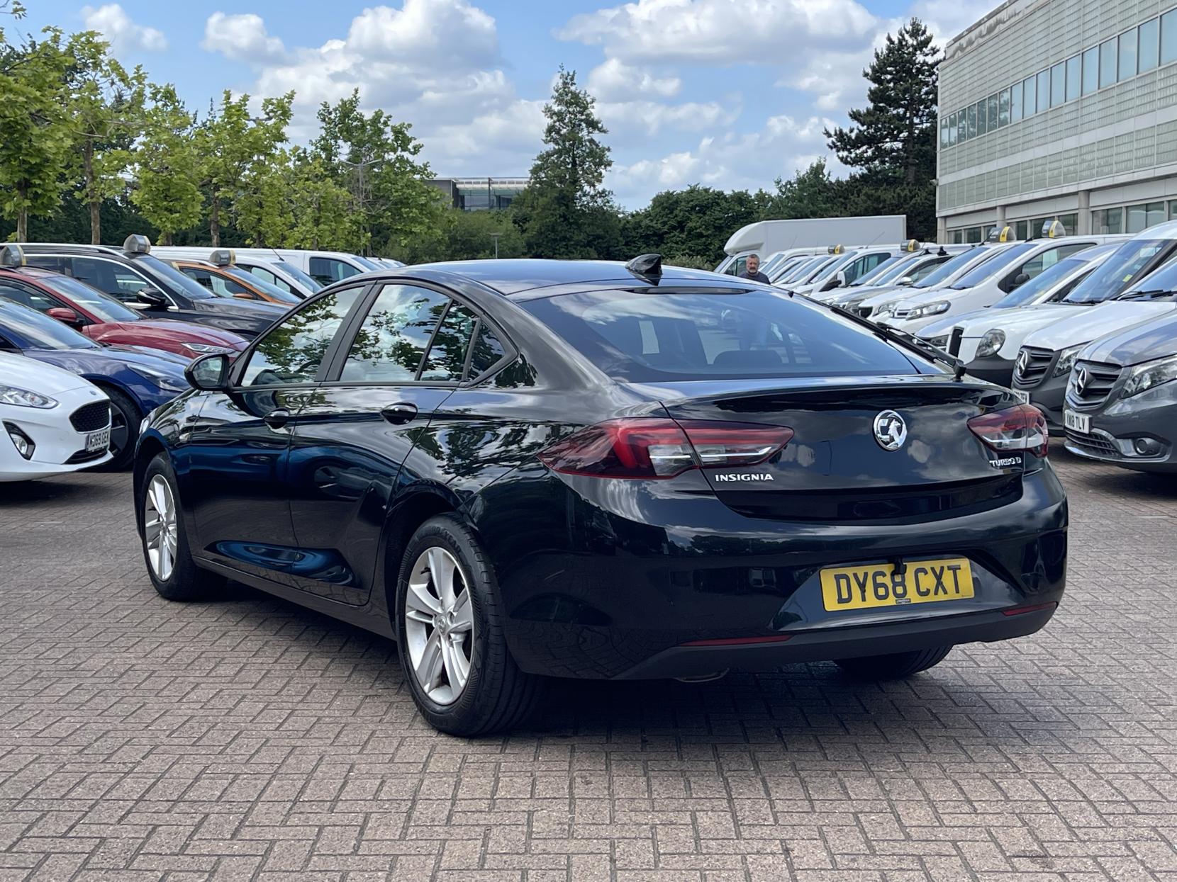 Vauxhall Insignia 1.6 Turbo D BlueInjection Design Nav Grand Sport 5dr Diesel Automatic Euro 6 (s/s) (136 ps)