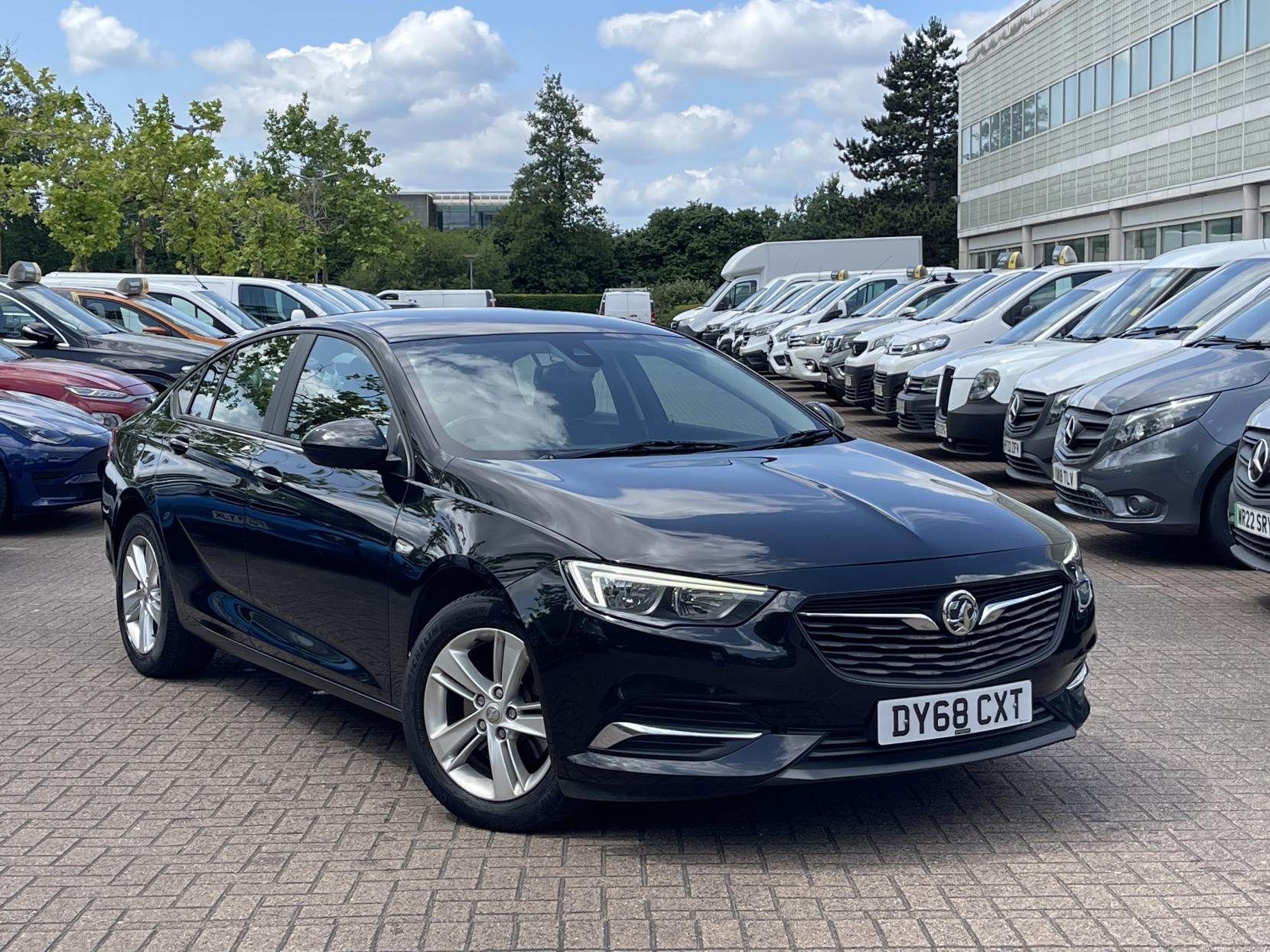 Vauxhall Insignia 1.6 Turbo D BlueInjection Design Nav Grand Sport 5dr Diesel Automatic Euro 6 (s/s) (136 ps)