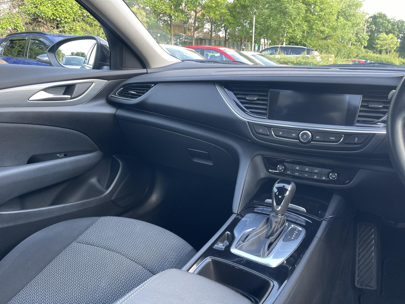 Vauxhall Insignia 1.6 Turbo D BlueInjection Design Nav Grand Sport 5dr Diesel Automatic Euro 6 (s/s) (136 ps)
