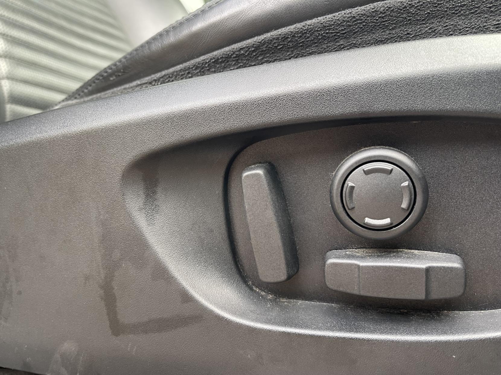 Land Rover Discovery Sport 2.0 TD4 HSE Luxury SUV 5dr Diesel Auto 4WD Euro 6 (s/s) (180 ps)